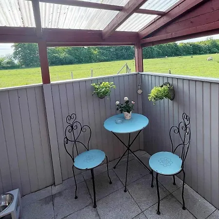Hundeurlaub Bei Karin, Holzhaus, Eingezaeunter Garten, E-ladestation, Wlan, Ebenerdig